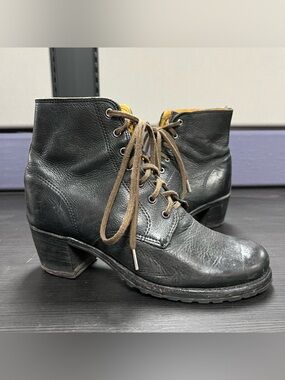 Vintage Frye Leather Sabrina Boots